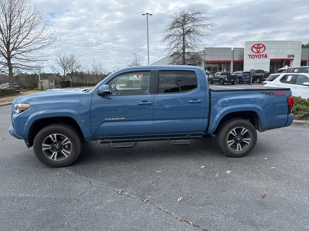Used 2019 Toyota Tacoma TRD Sport image 3