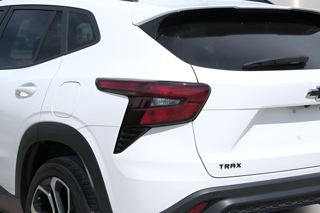 Used 2025 Chevrolet Trax RS w/ Sunroof Package image 33