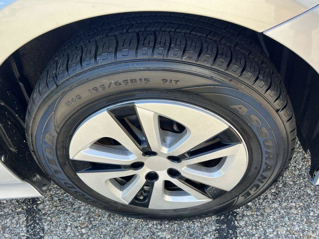 Used 2017 Toyota Prius Three w/ Carpet Mat Package FWD image 20