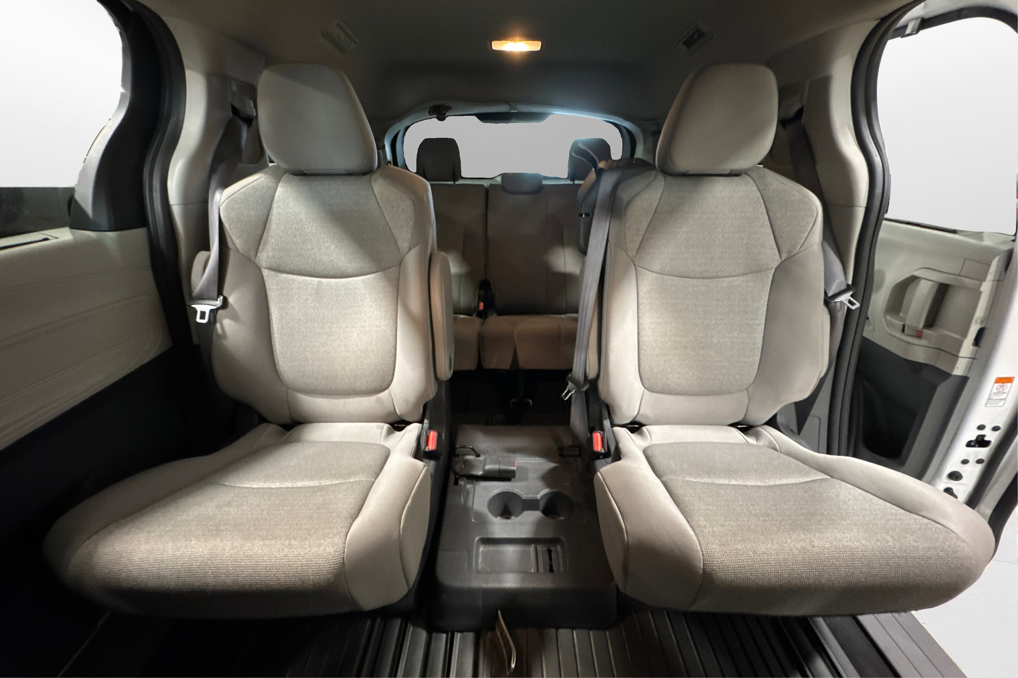 Used 2024 Toyota Sienna LE image 39