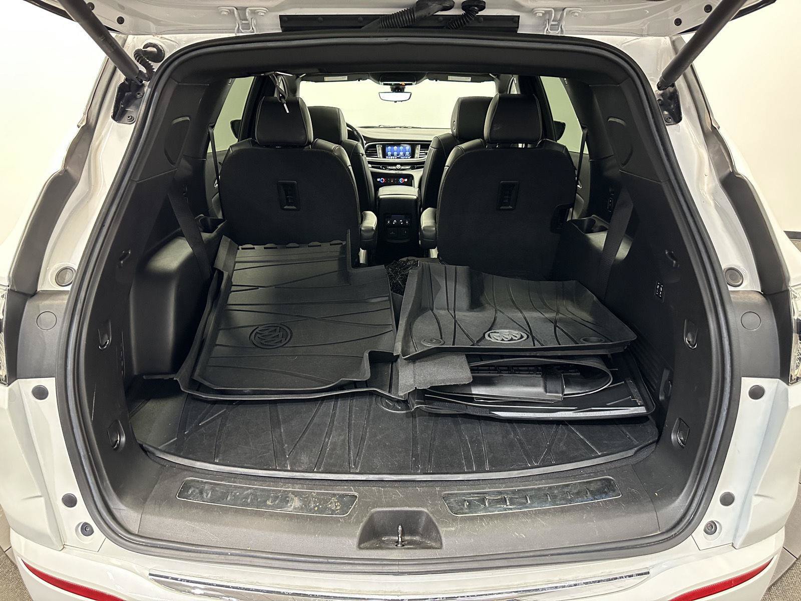 Used 2022 Buick Enclave Avenir w/ Avenir Technology Package AWD/4WD image 32