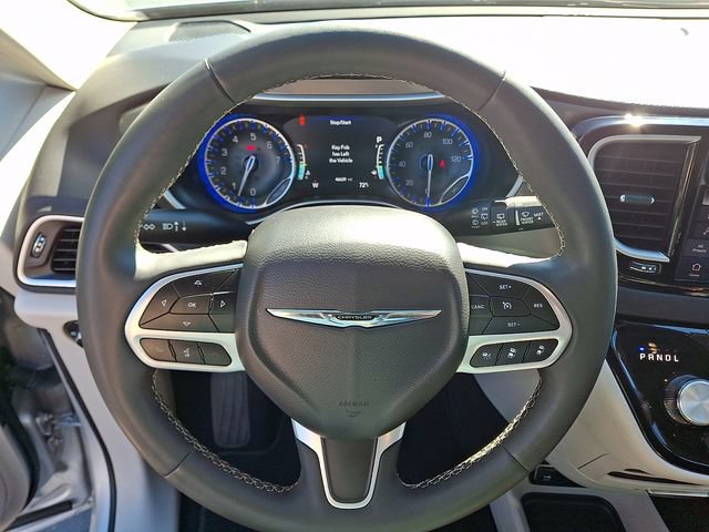 Used 2024 Chrysler Pacifica Touring-L FWD image 20