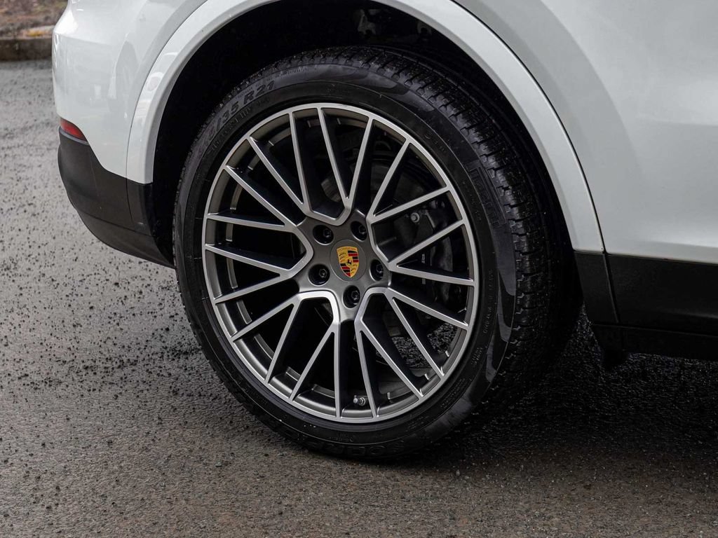 Used 2023 Porsche Cayenne Platinum Edition AWD/4WD image 10
