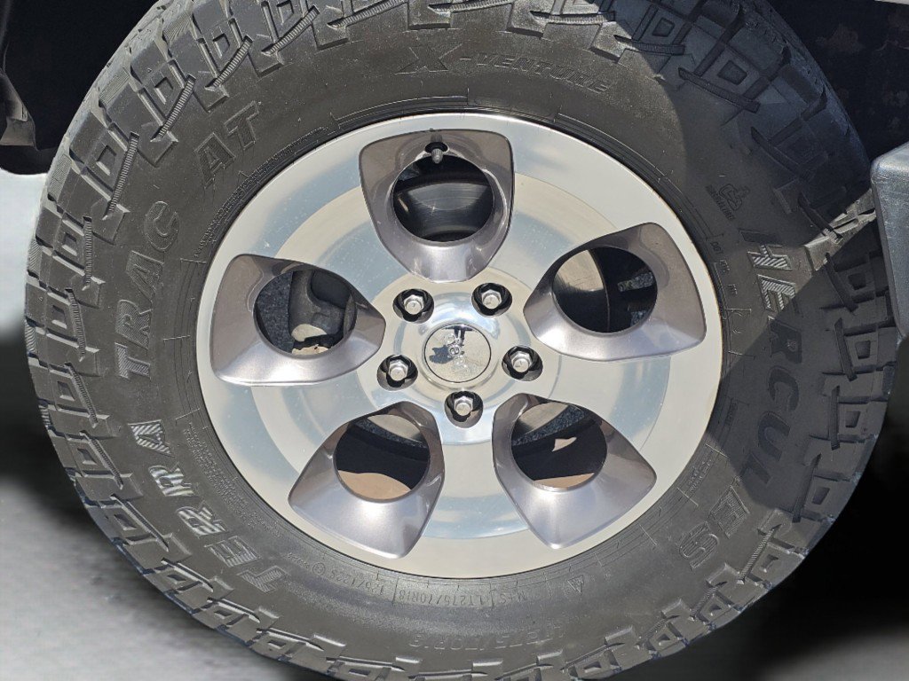 Used 2018 Jeep Wrangler Unlimited Sahara AWD/4WD image 15