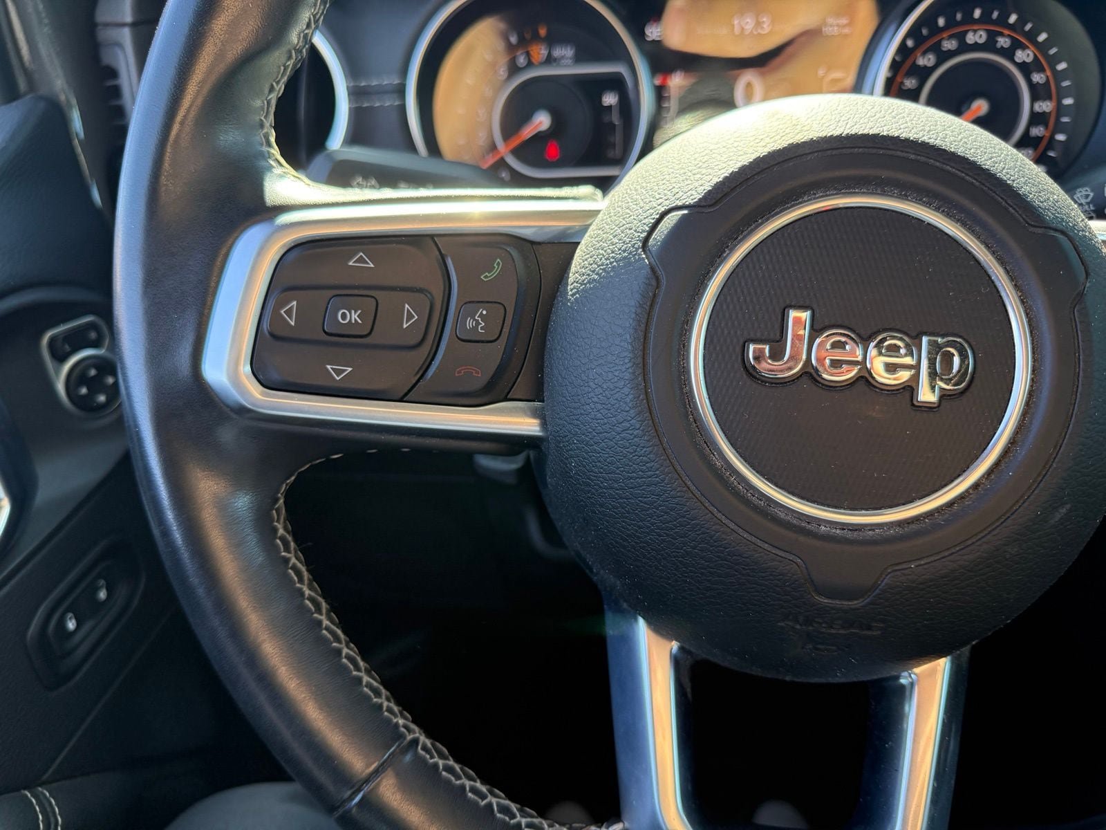 Used 2019 Jeep Wrangler Unlimited Sahara AWD/4WD image 18