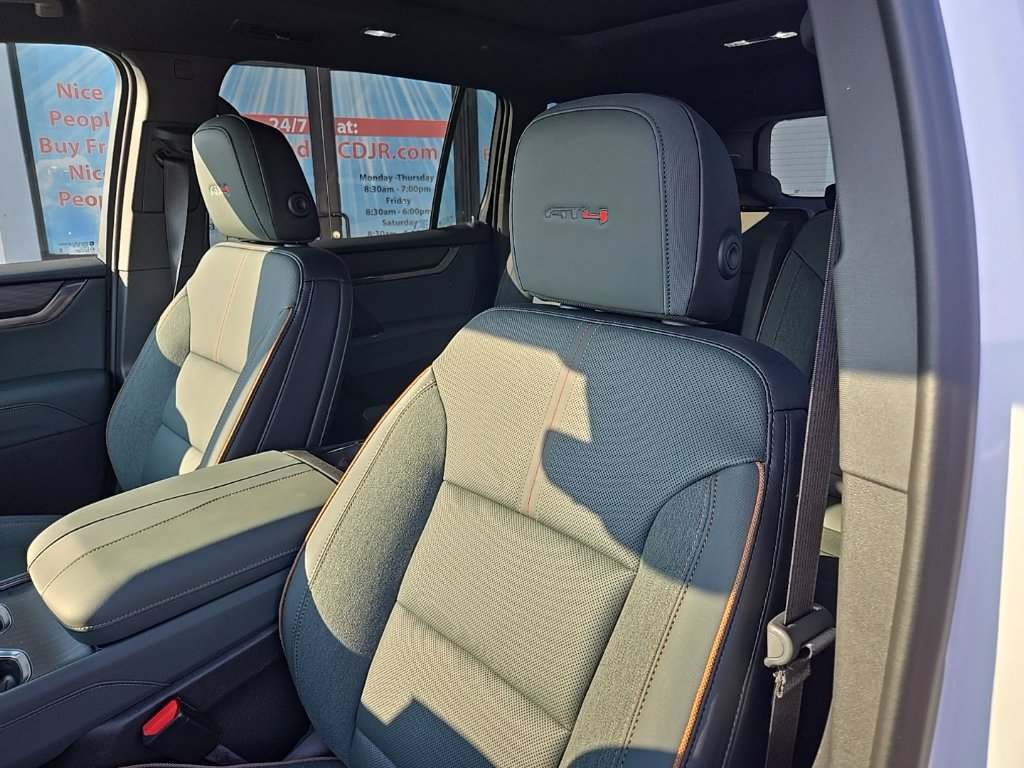 Used 2026 GMC Acadia AT4 w/ Luxury Package AWD/4WD image 38
