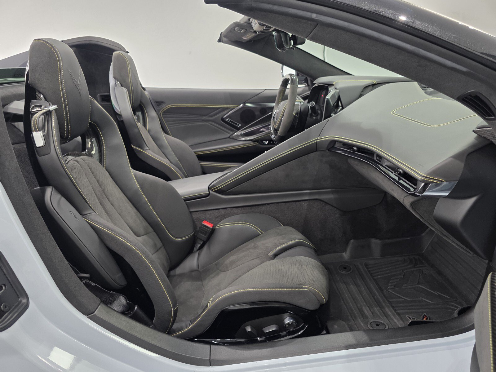 Used 2023 Chevrolet Corvette Z06 w/ Z07 Performance Package RWD image 30