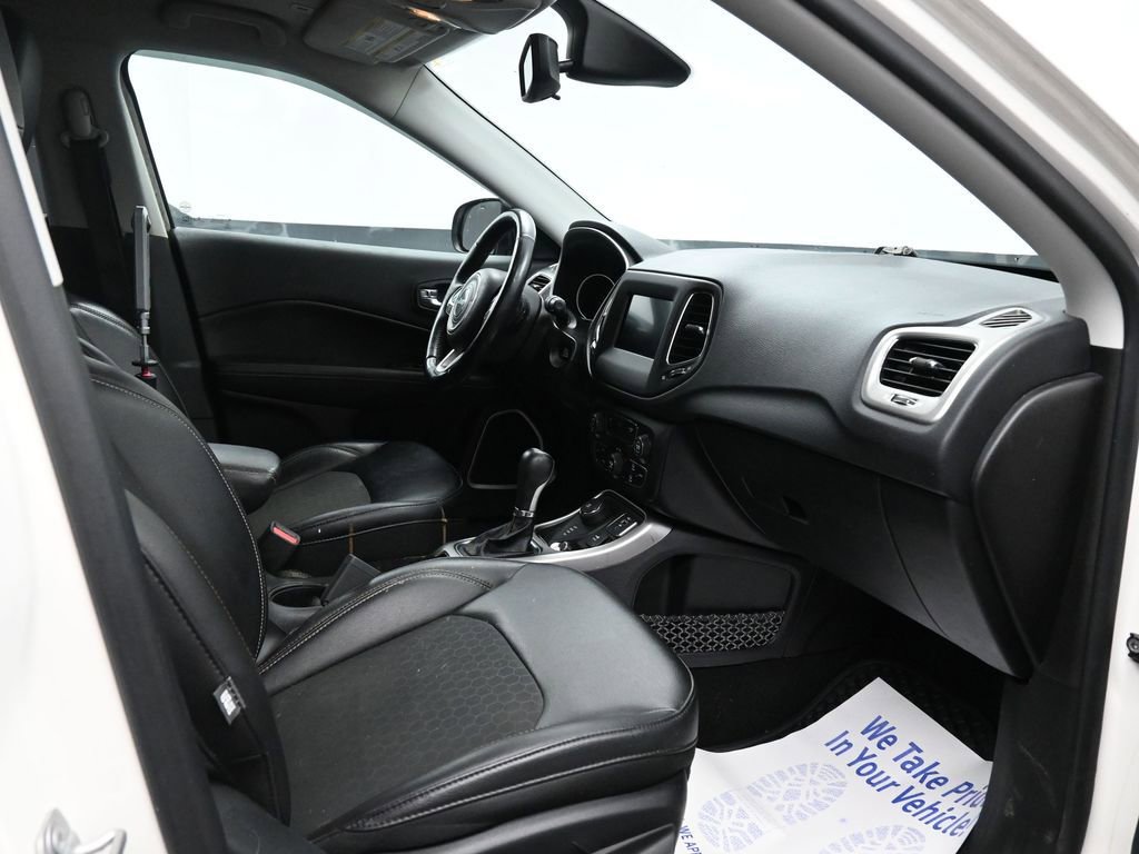 Used 2019 Jeep Compass Latitude w/ Cold Weather Group image 19