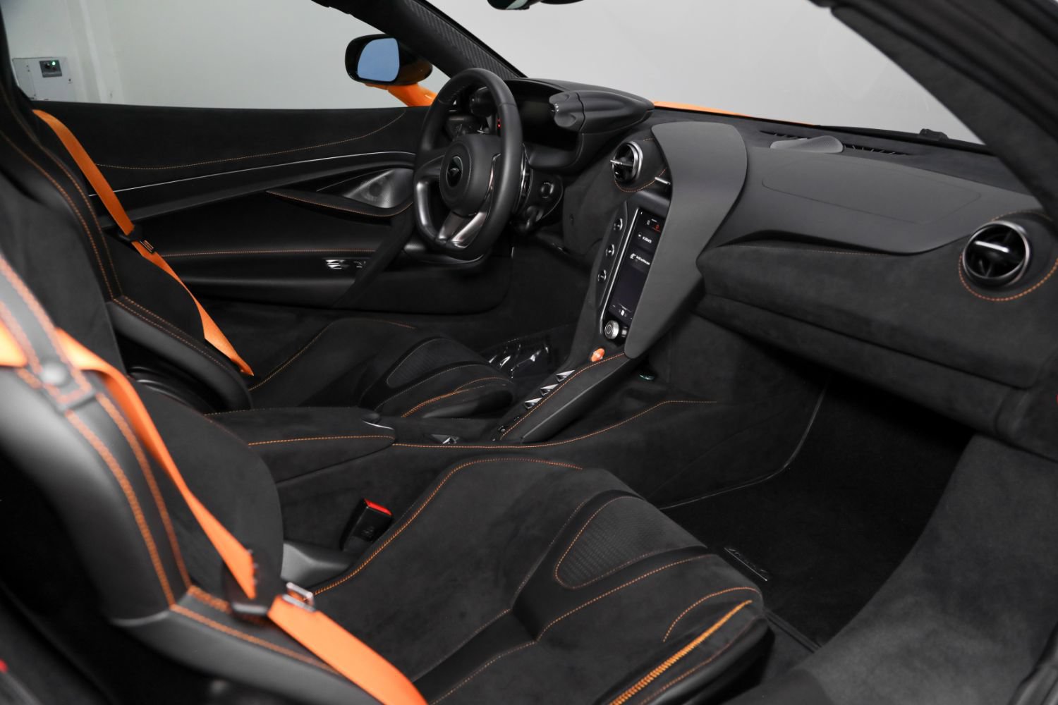Used 2026 McLaren 750S Spider RWD image 2