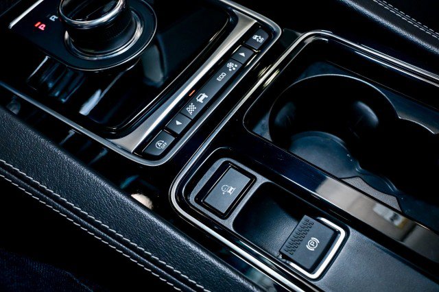 Used 2019 Jaguar F-PACE R-Sport image 35