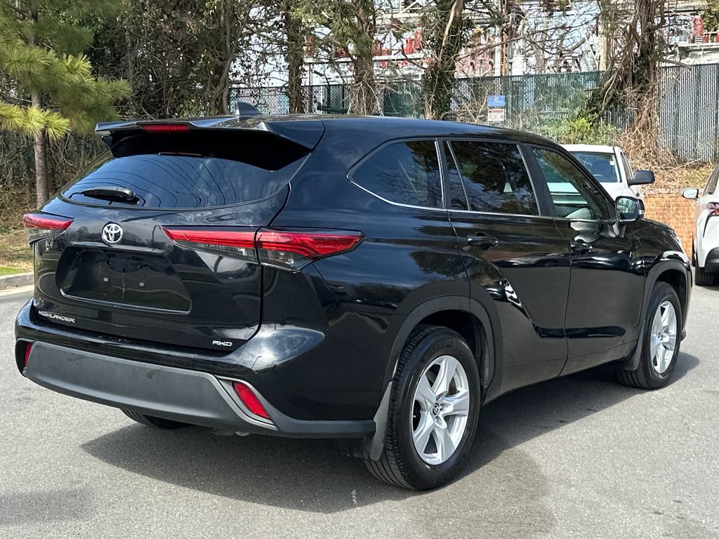 Used 2023 Toyota Highlander L image 4