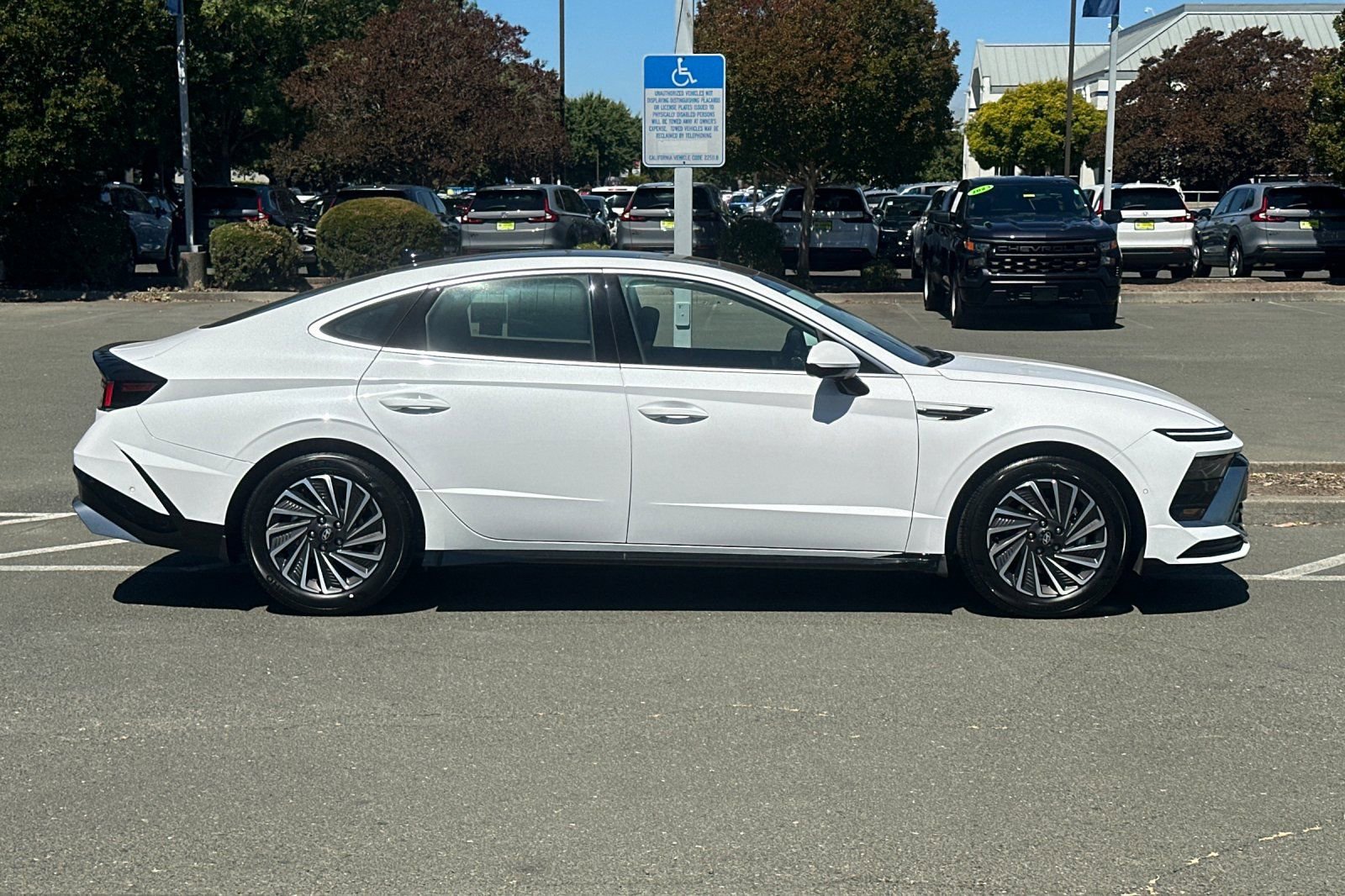 New 2025 Hyundai Sonata Limited image 3