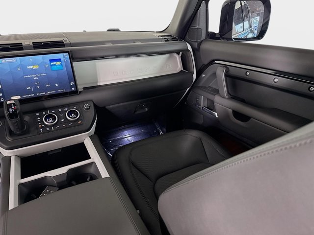 Certified 2025 Land Rover Defender 110 X-Dynamic SE AWD/4WD image 26