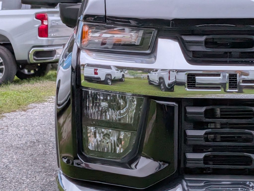 Used 2023 Chevrolet Silverado 2500 LT AWD/4WD image 10