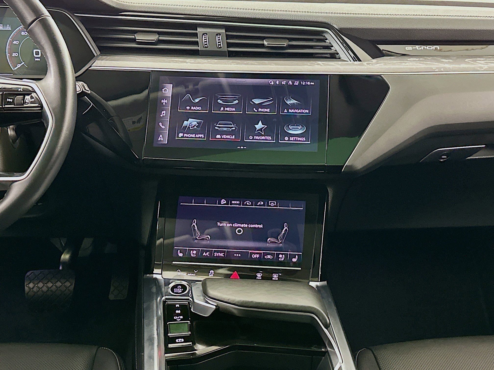 Used 2024 Audi Q8 e-tron Premium Plus w/ Premium Plus Package image 11