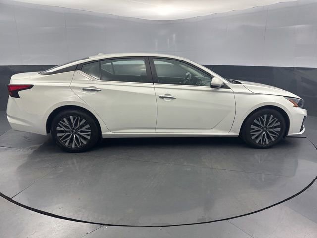 Used 2023 Nissan Altima 2.5 SV image 9