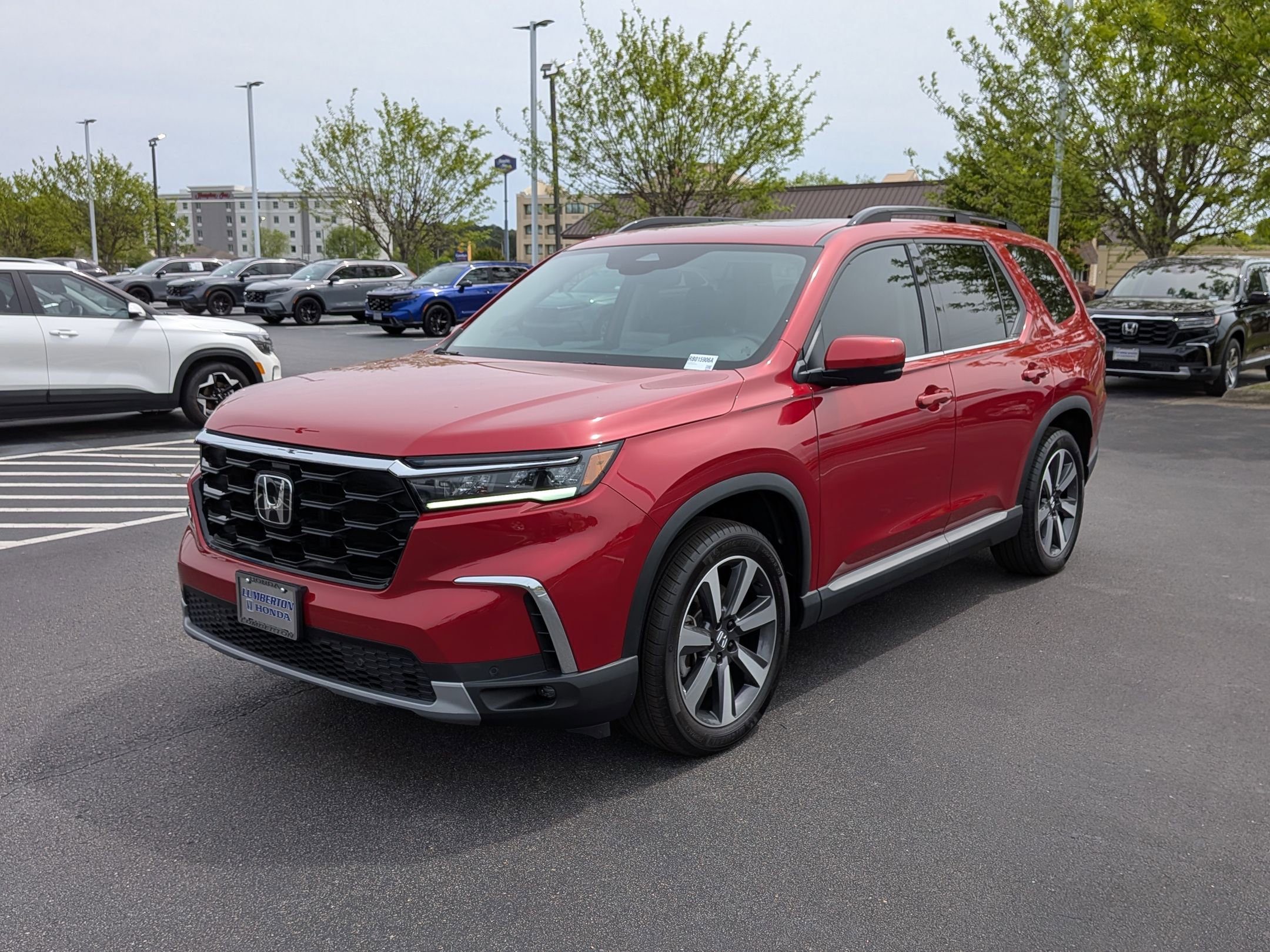 Used 2024 Honda Pilot Touring image 7