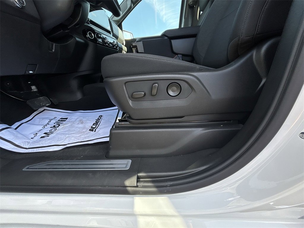 New 2026 GMC Sierra 1500 SLE w/ Preferred Package image 18