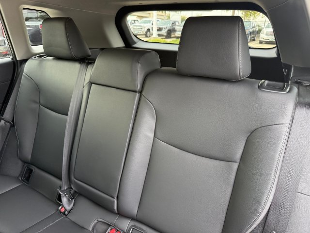 Used 2026 Toyota Corolla Cross XLE w/ Convenience Package FWD image 25
