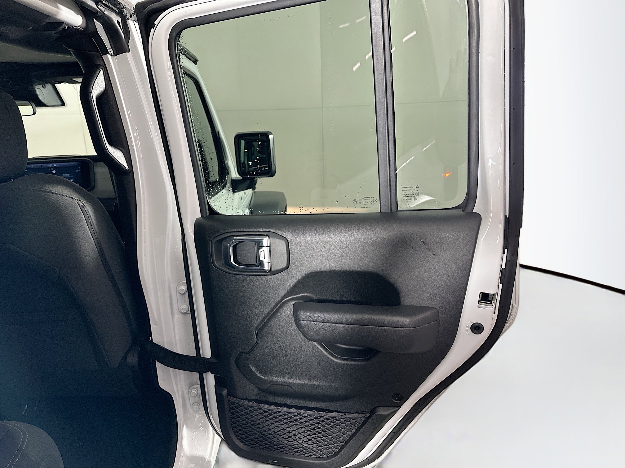 Used 2025 Jeep Wrangler Sport S image 28