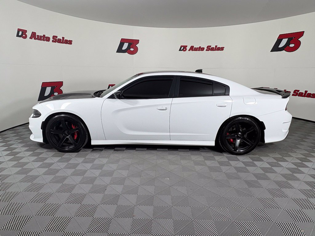Used 2017 Dodge Charger SRT w/ Harman/Kardon Audio Group RWD image 4
