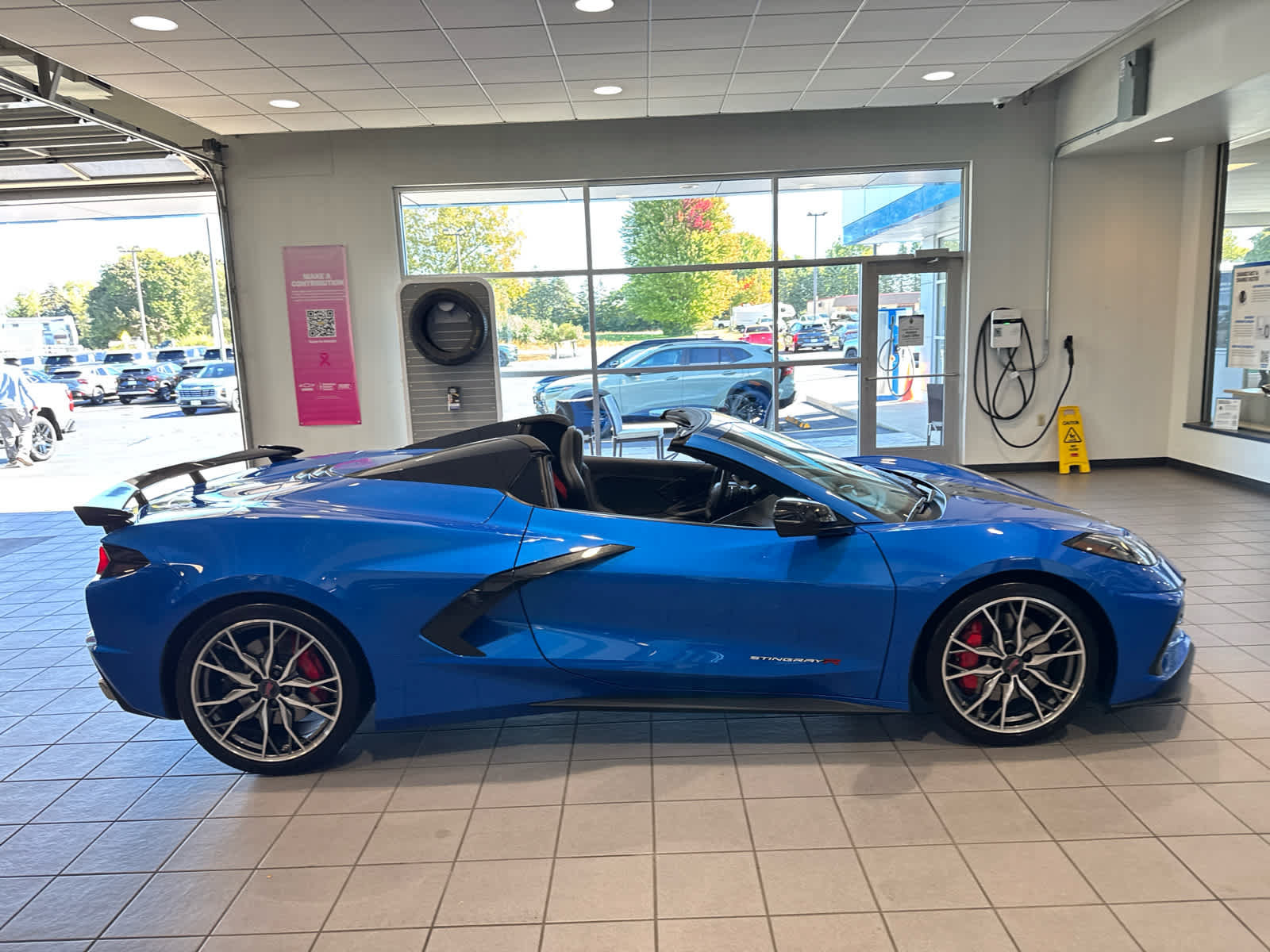 Used 2025 Chevrolet Corvette Stingray Preferred Conv w/ Z51 Performance Package RWD image 12