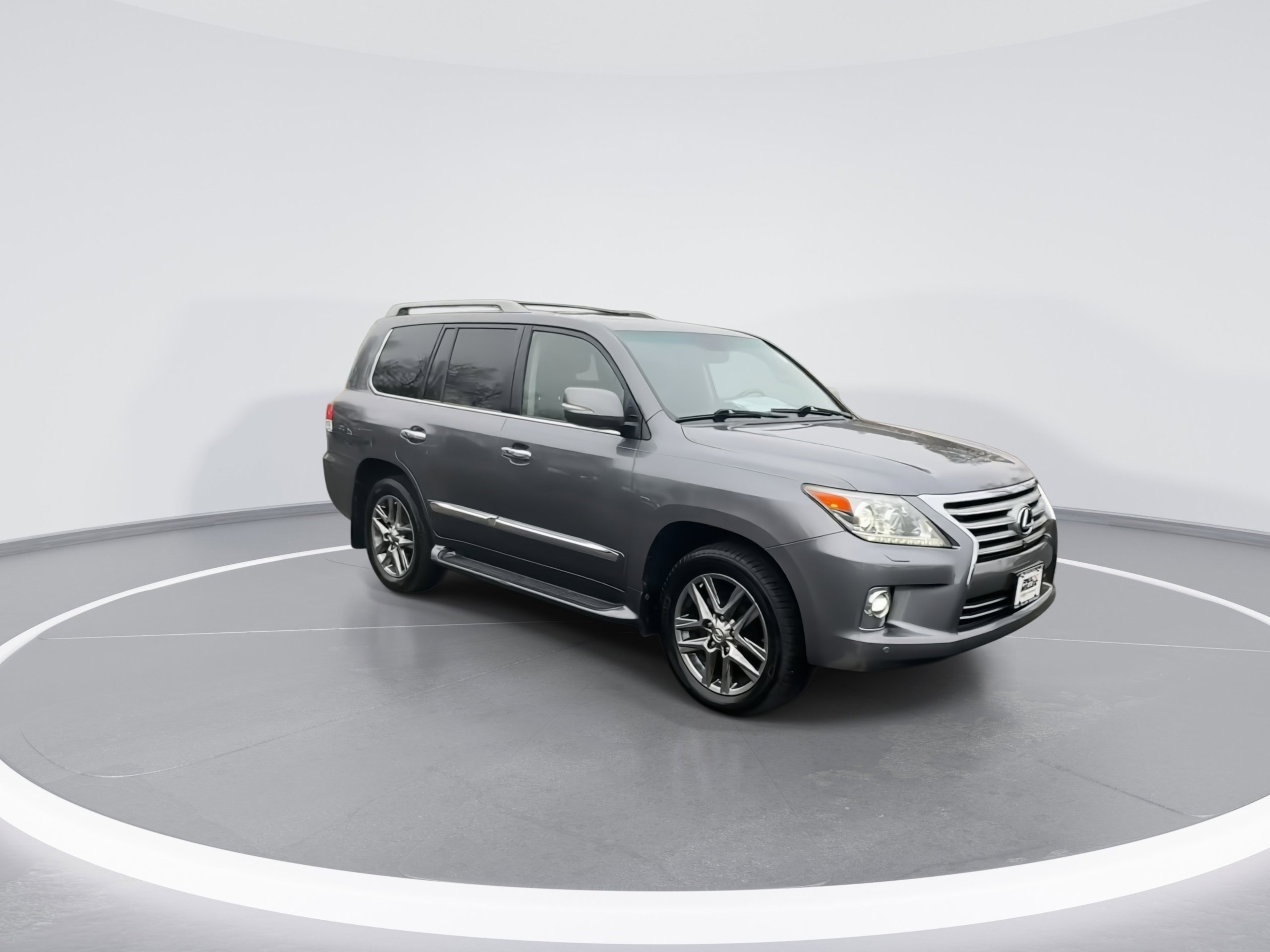 Used 2015 Lexus LX 570 4WD w/ Luxury Package image 2
