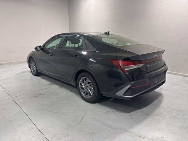 Certified 2024 Hyundai Elantra SEL image 8