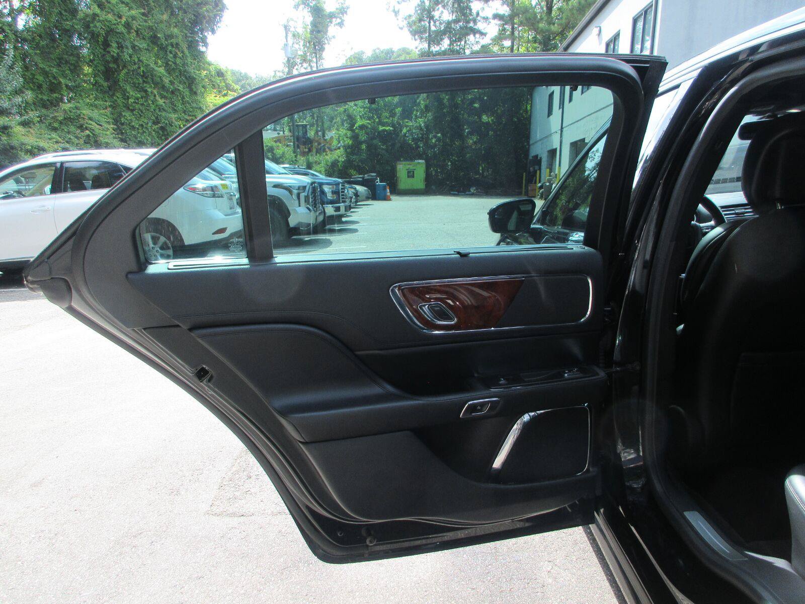Used 2018 Lincoln Continental AWD w/ Equipment Group 500A image 14