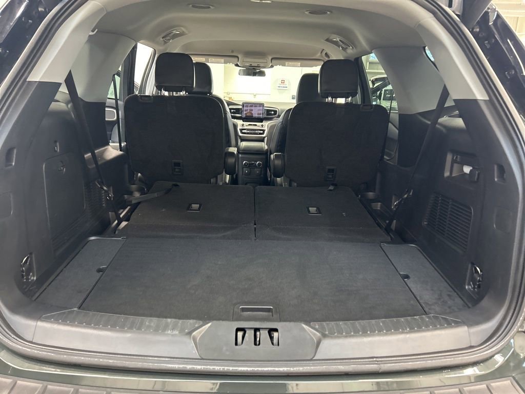Used 2023 Ford Explorer XLT w/ Equipment Group 202A AWD/4WD image 17