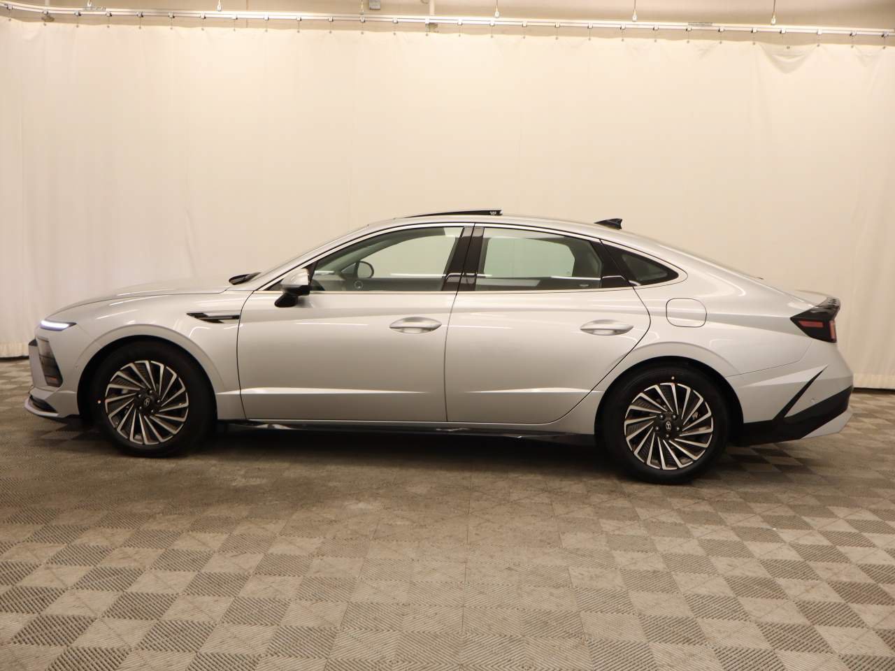 New 2026 Hyundai Sonata Limited FWD image 2