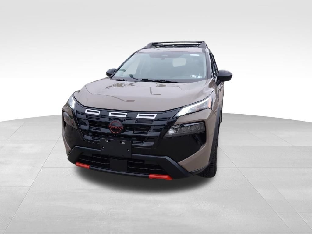 Used 2026 Nissan Rogue SV AWD/4WD image 2