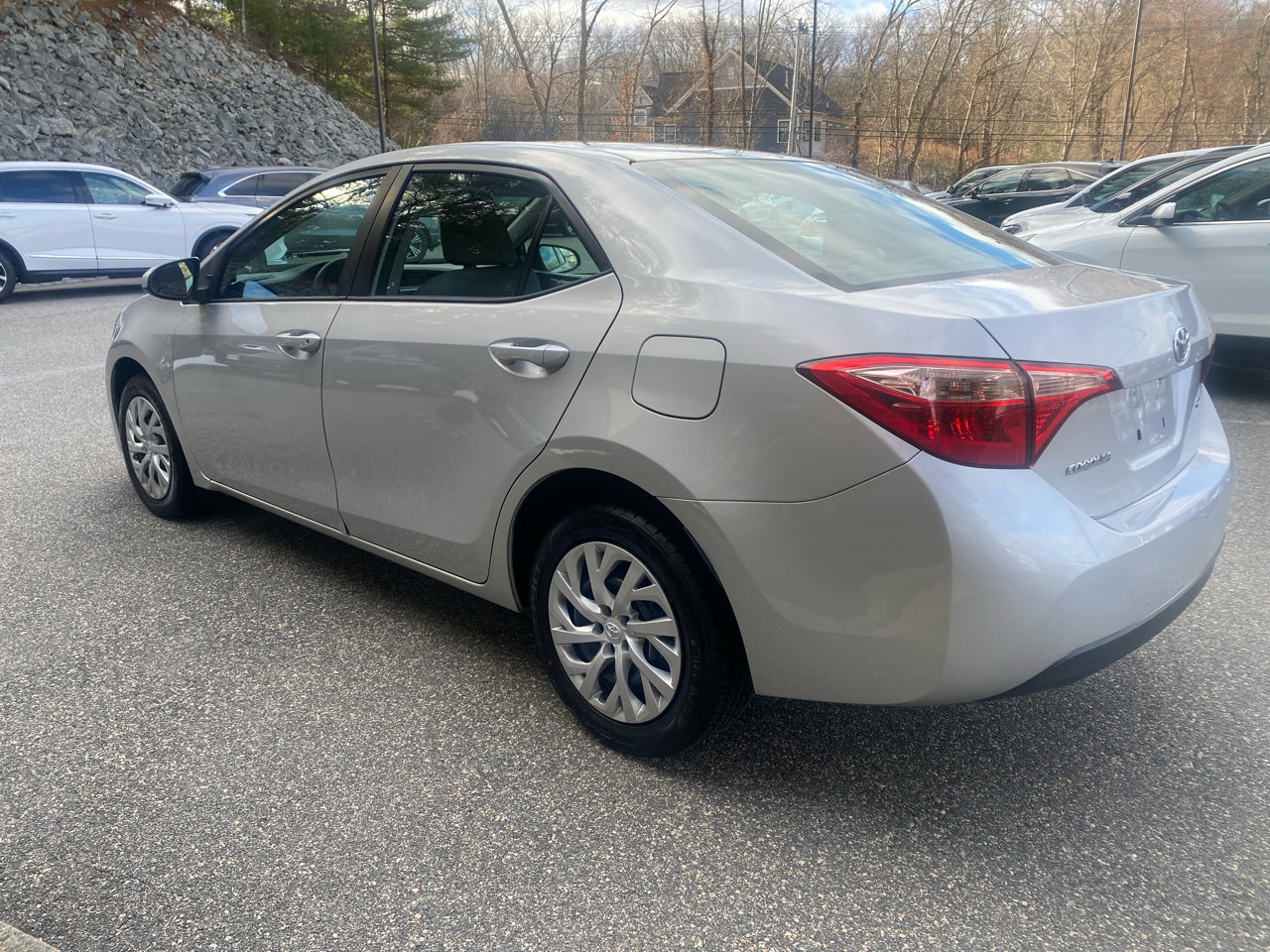 Used 2018 Toyota Corolla LE image 3