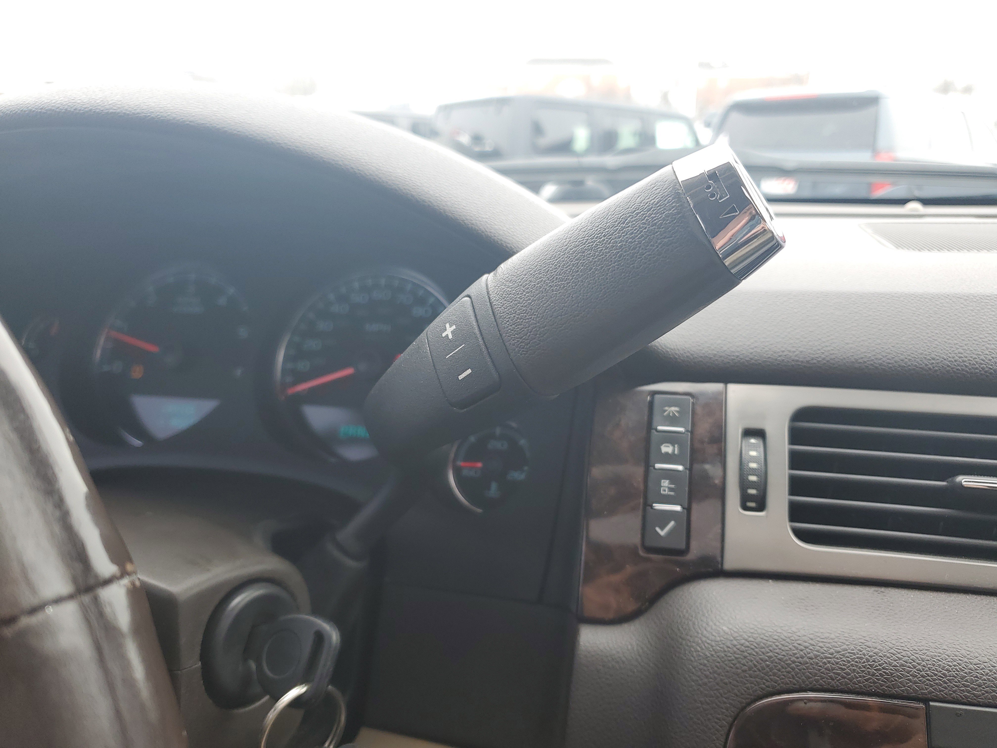 Used 2011 GMC Yukon XL Denali image 24