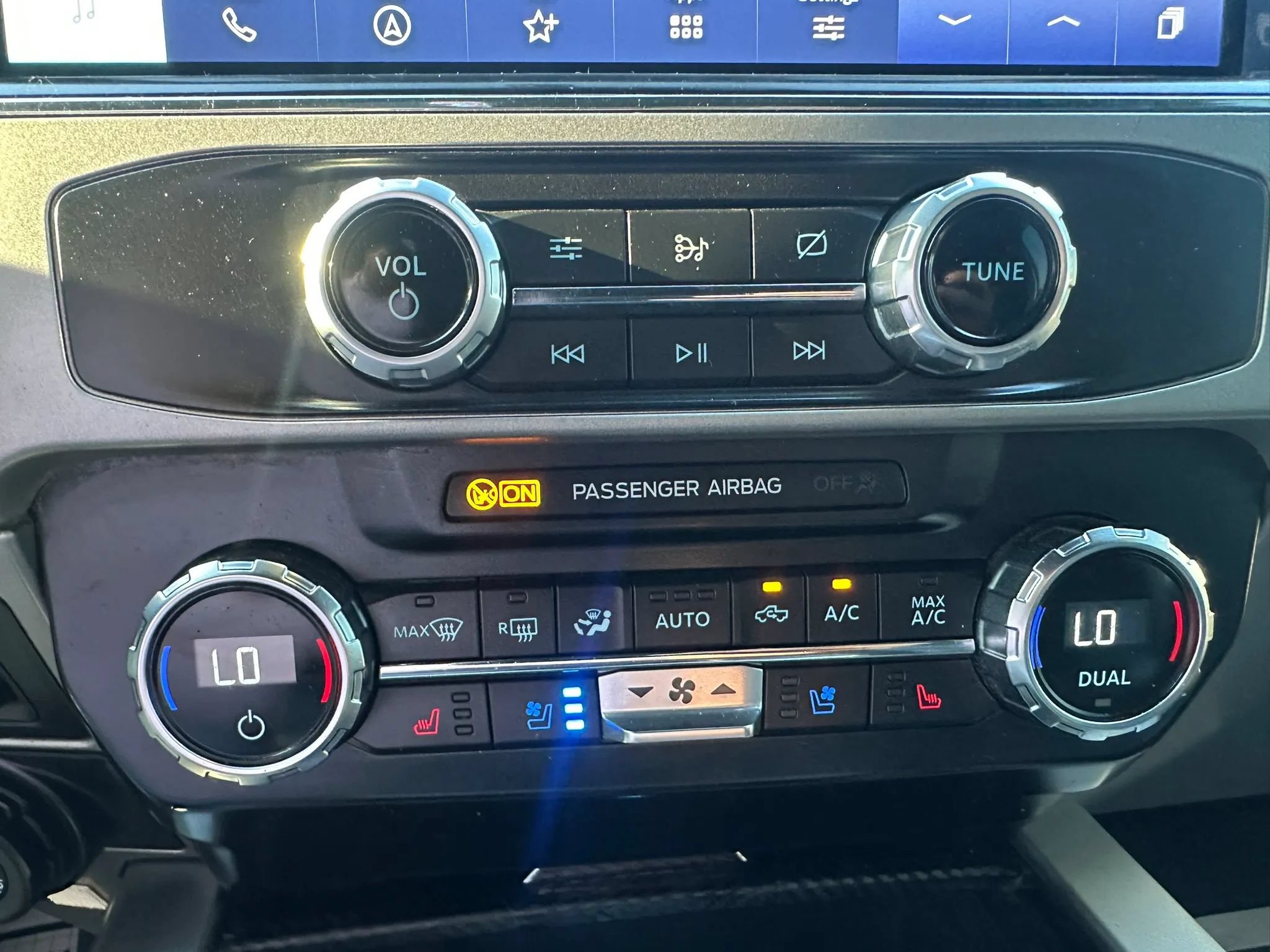 Used 2022 Ford F250 Lariat w/ Black Appearance Package AWD/4WD image 30