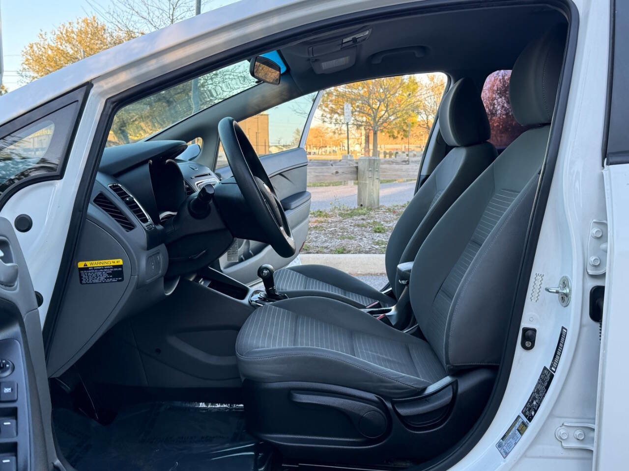 Used 2017 Kia Forte LX w/ LX Popular Package image 17