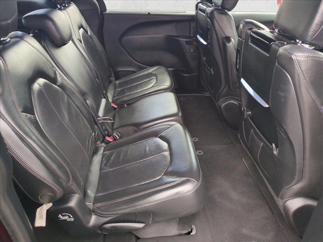 Used 2020 Chrysler Pacifica Touring-L FWD image 19