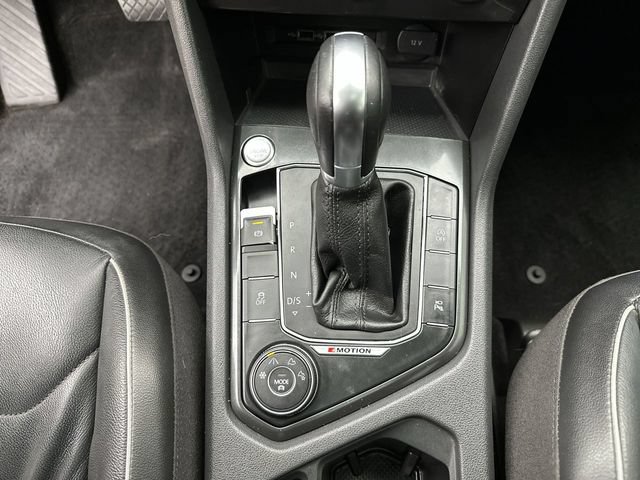 Used 2018 Volkswagen Tiguan SEL Premium w/ 3rd Row Seat Package AWD/4WD image 20