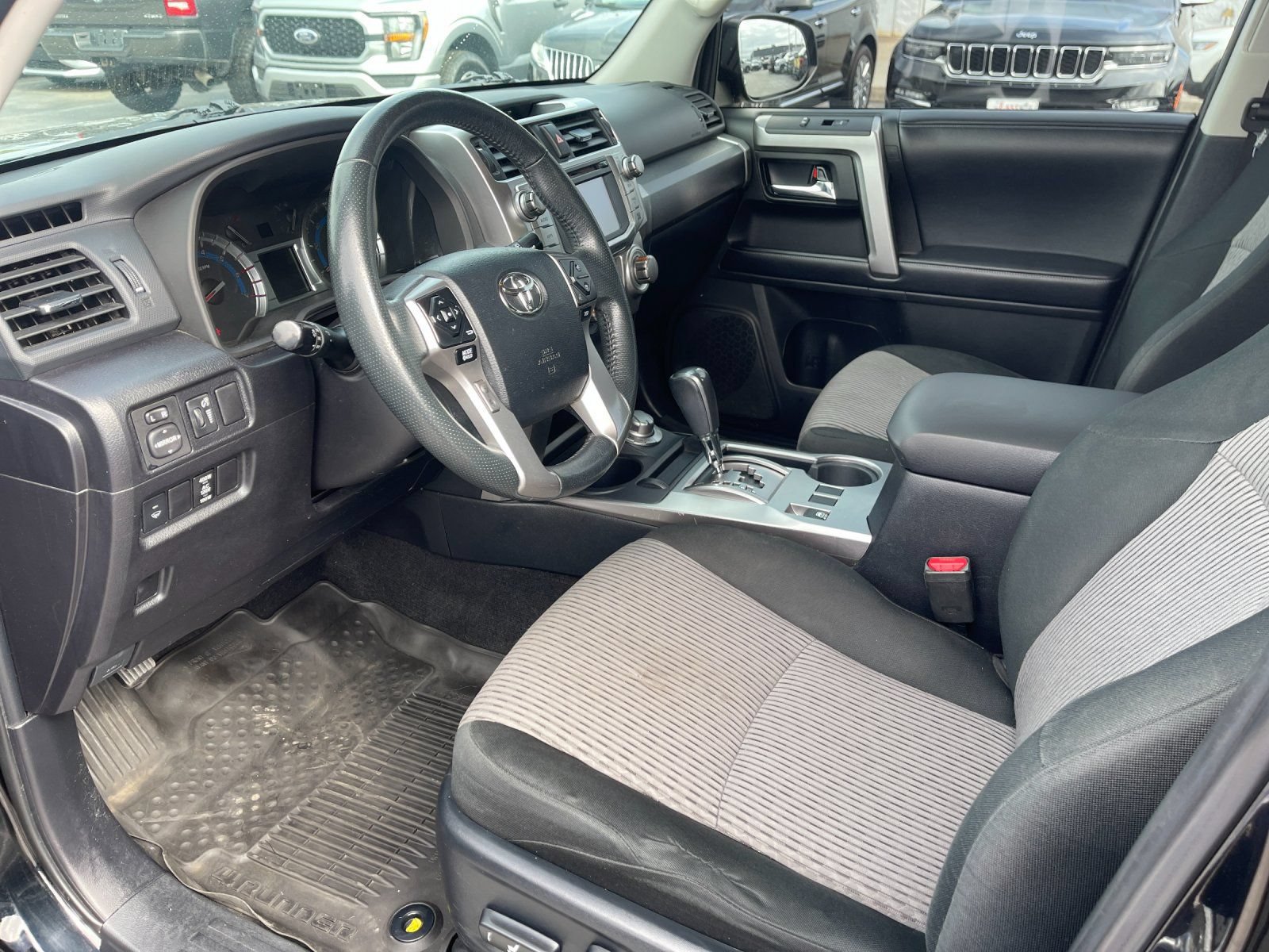 Used 2019 Toyota 4Runner SR5 AWD/4WD image 11