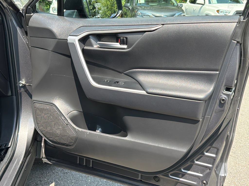 Used 2025 Toyota RAV4 XLE AWD/4WD image 13