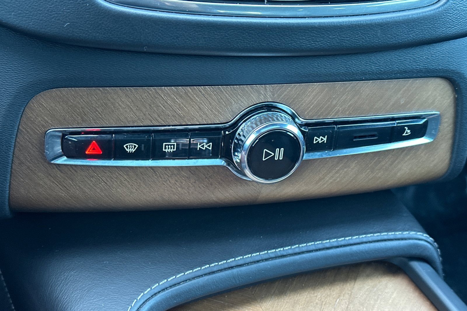 Used 2017 Volvo XC90 T8 Inscription w/ Vision Package image 24