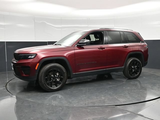 Used 2025 Jeep Grand Cherokee Altitude AWD/4WD image 9