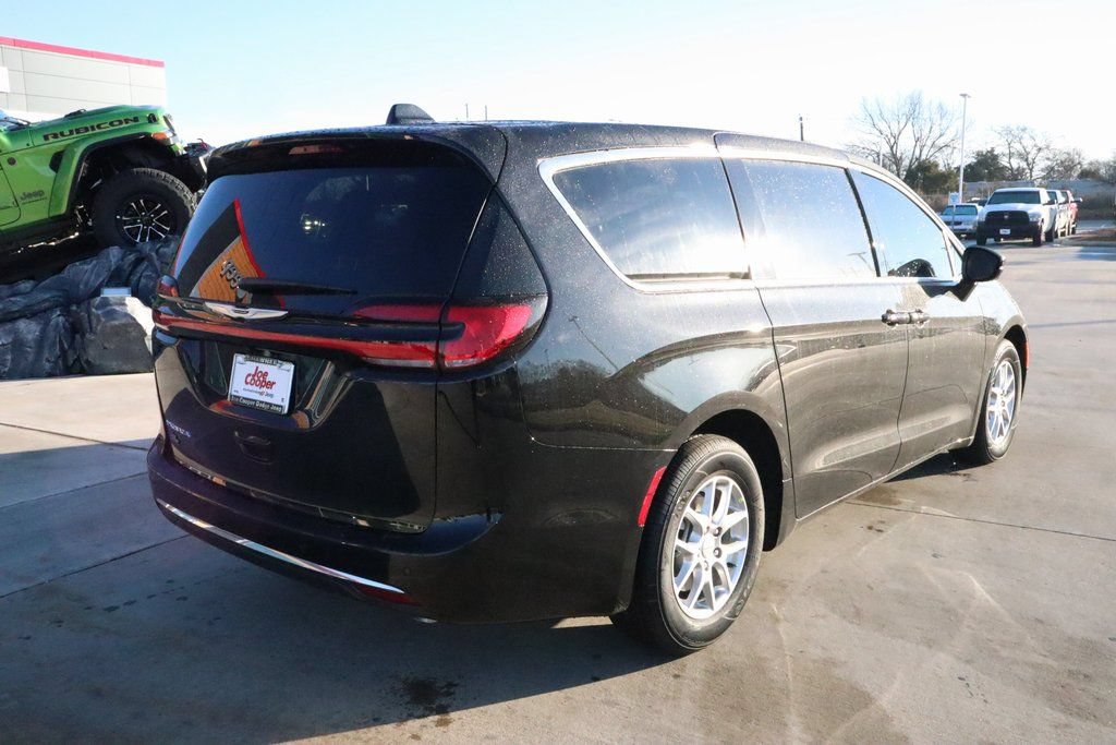 New 2026 Chrysler Pacifica Select FWD image 21