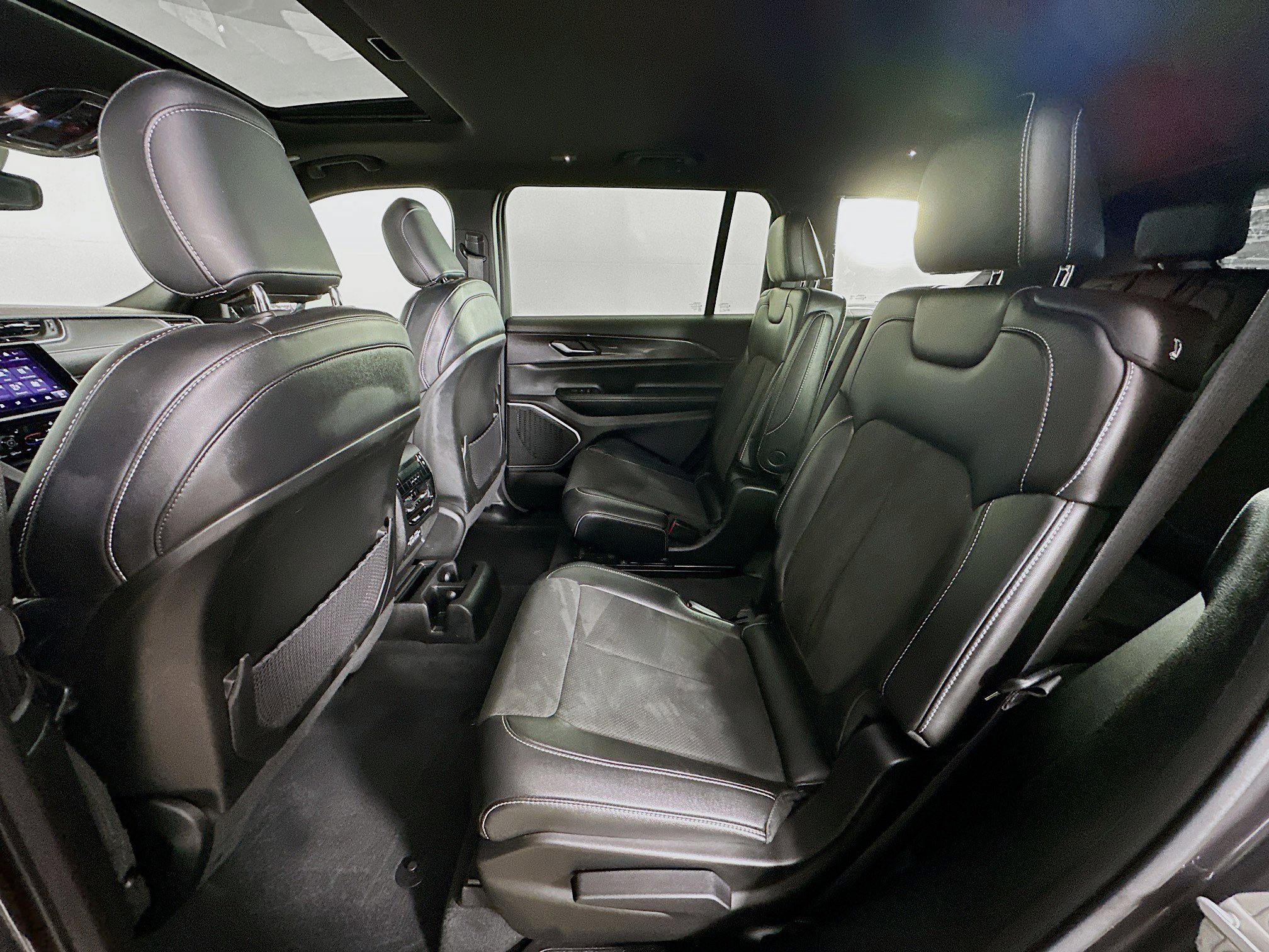 Used 2022 Jeep Grand Cherokee L Laredo image 28