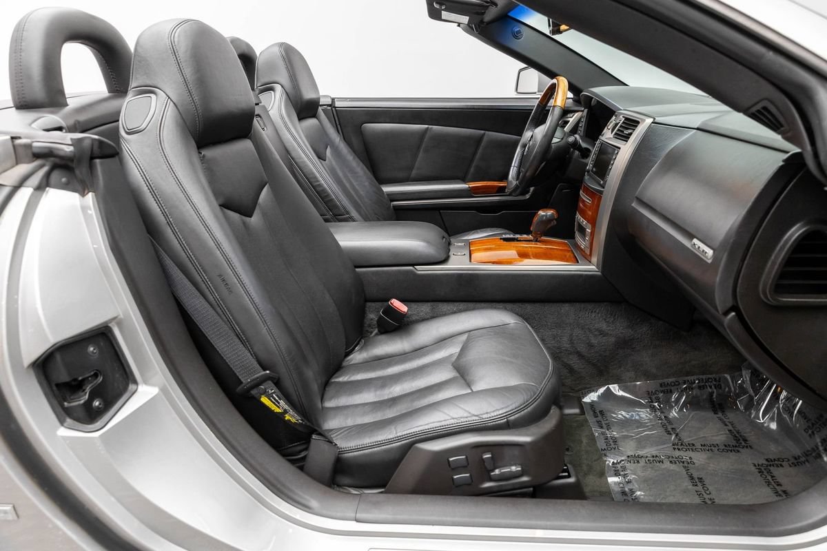 Used 2007 Cadillac XLR RWD image 15