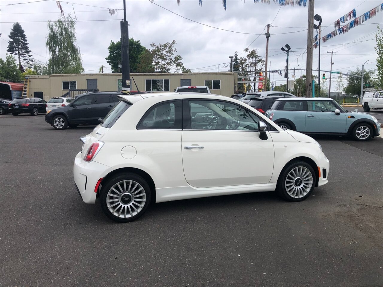 Used 2018 FIAT 500 Lounge FWD image 2