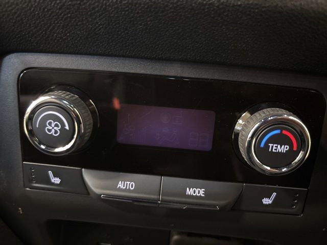 Used 2025 Chevrolet Traverse RS AWD/4WD image 22