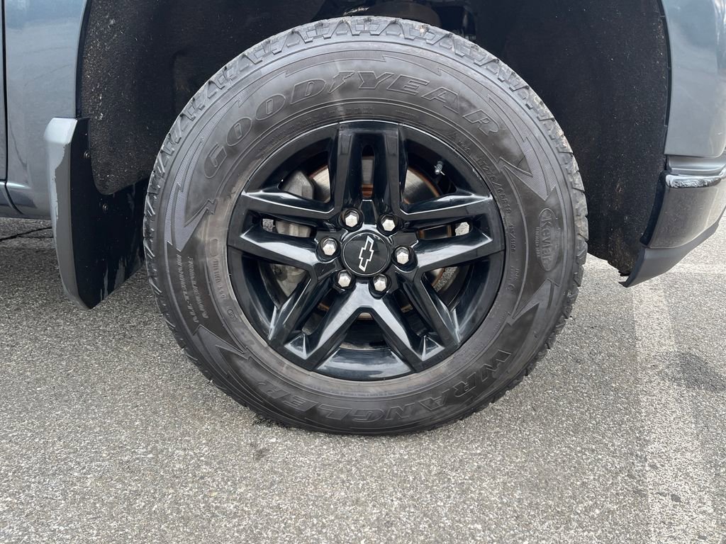 Used 2021 Chevrolet Silverado 1500 LT Trail Boss w/ Convenience Package II image 2