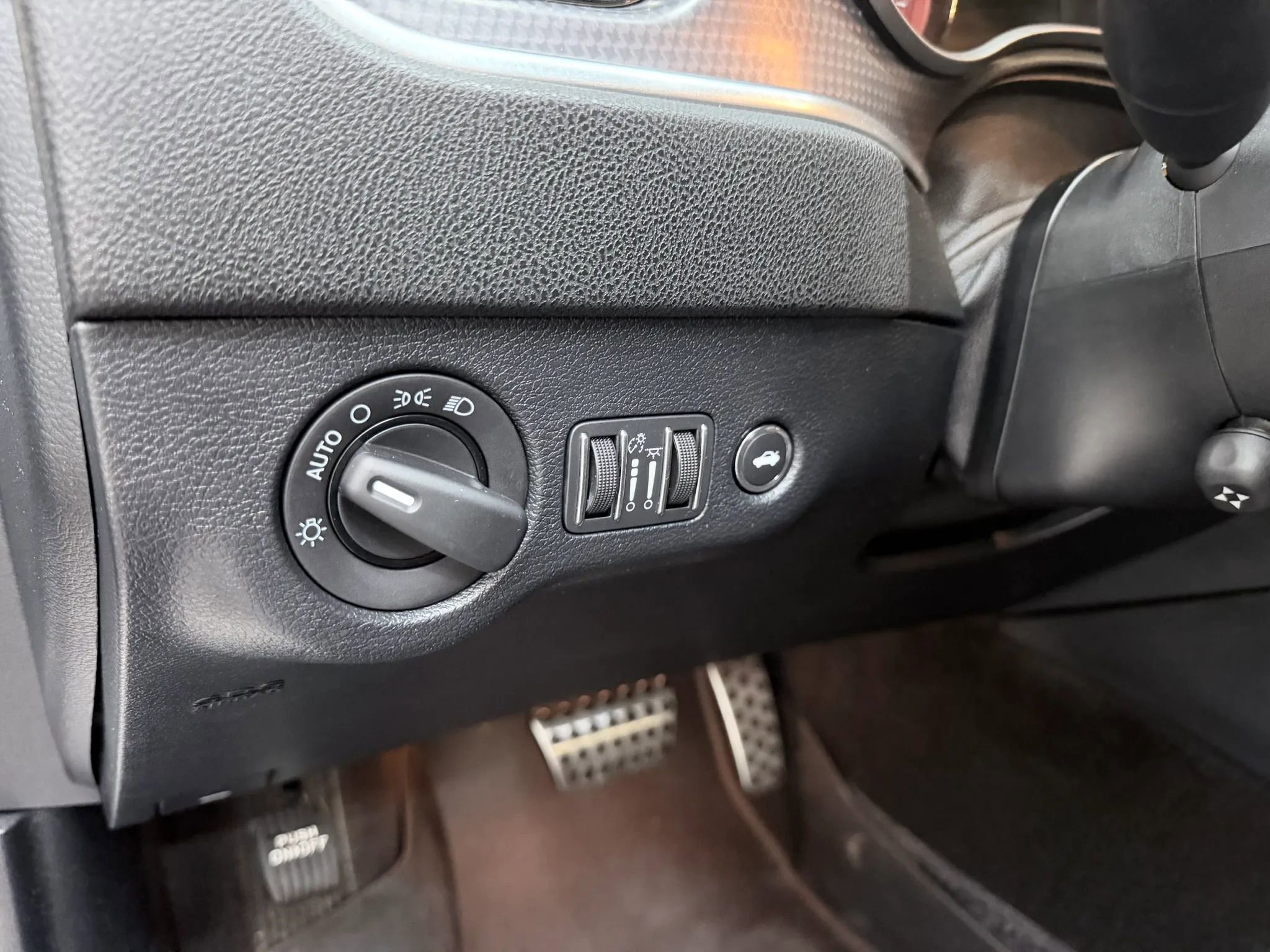 Used 2018 Dodge Charger SRT Hellcat w/ Harman/Kardon Audio Group RWD image 13