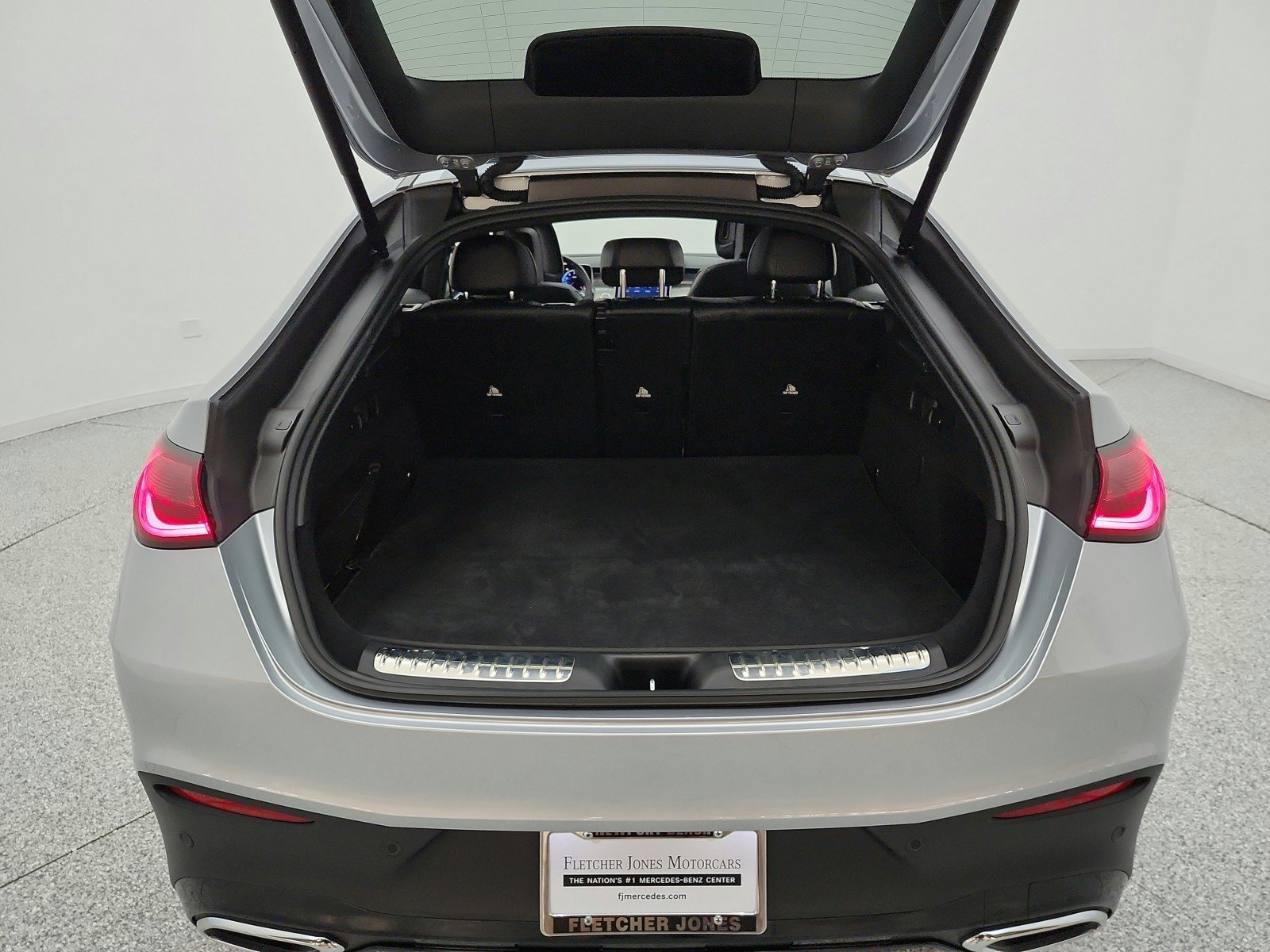 Used 2024 Mercedes-Benz GLC 300 4MATIC image 18